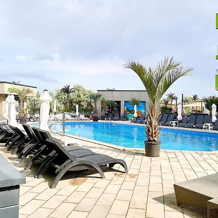 Moonlight Studio - Spa N Pools Beach Resort 마마이아 외부 사진