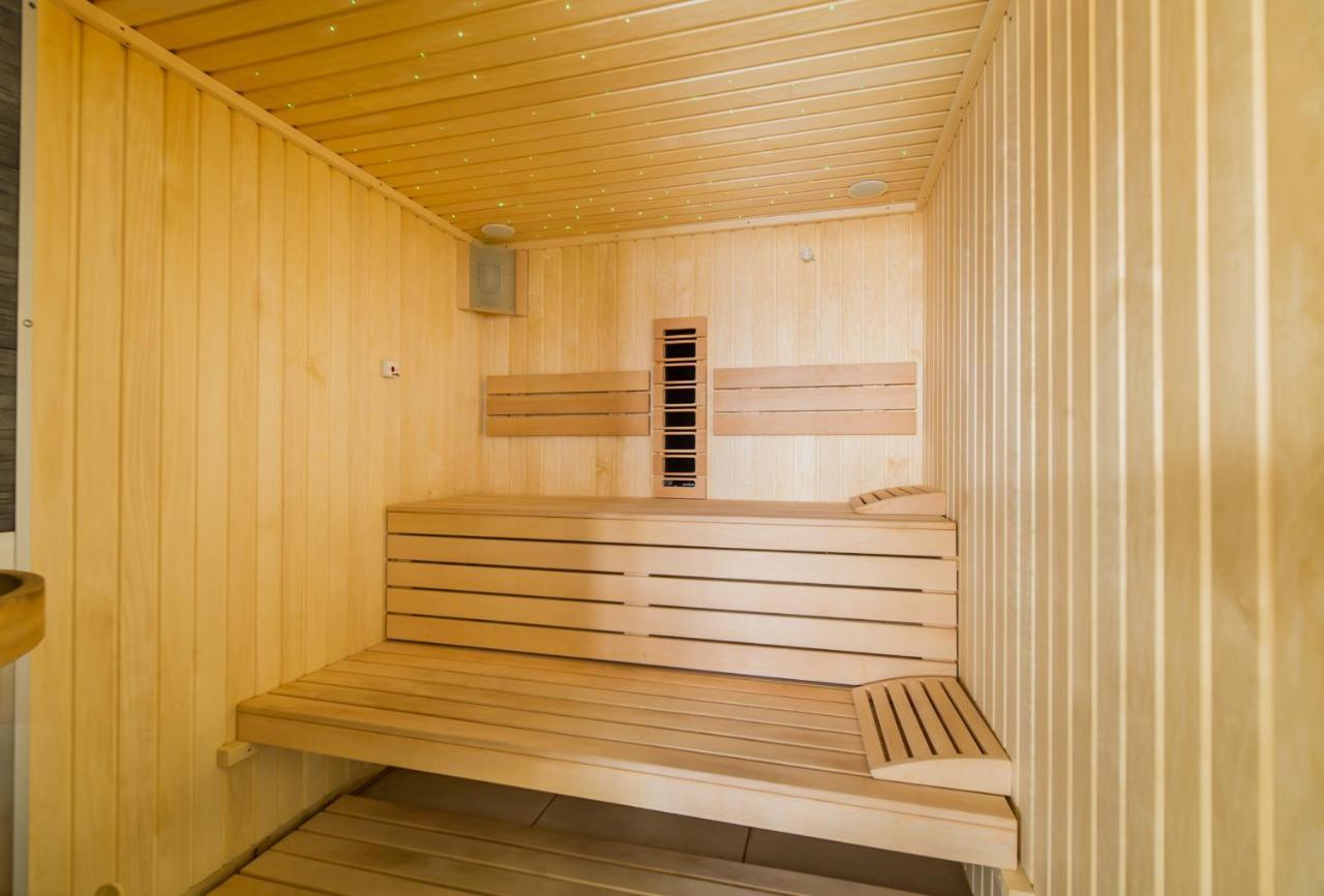 Moonlight Studio - Spa N Pools Beach Resort 마마이아 외부 사진